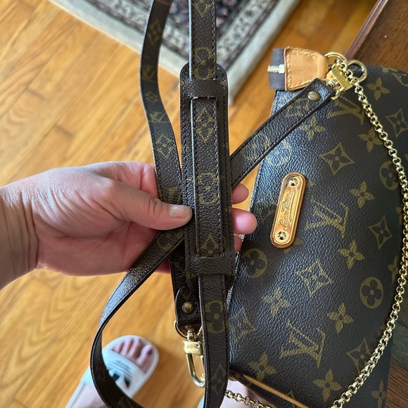Authentic Louis Vuitton eva.with automatic monogram strap - Picture 8 of 10